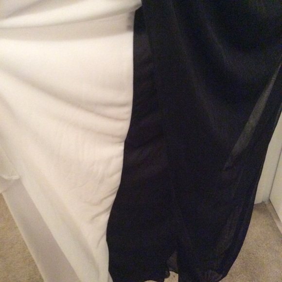BLACK AND WHITE LIKE NEW FORMAL DRESS - Picture 8 of 11